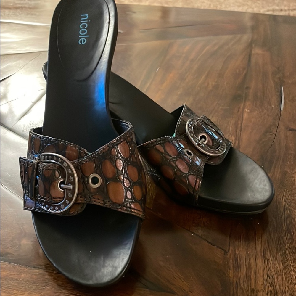 🤎Nicole Brown Mules with Metallic Embellishment - Picture 4 of 16